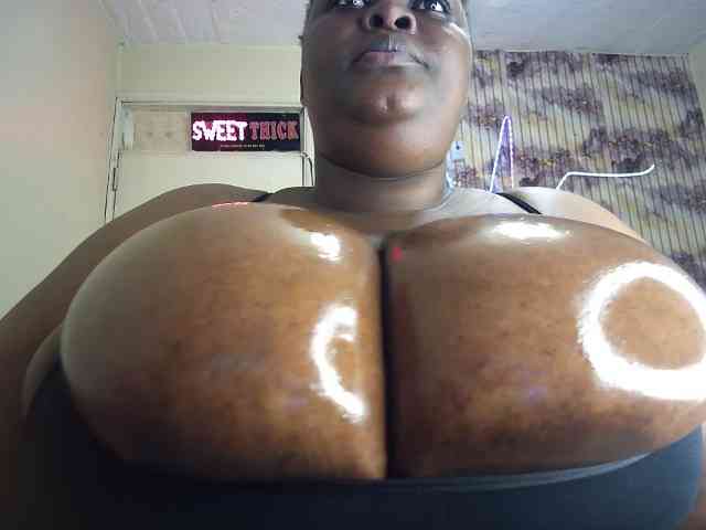 bigboobie22 Live Webcam on BongaCams