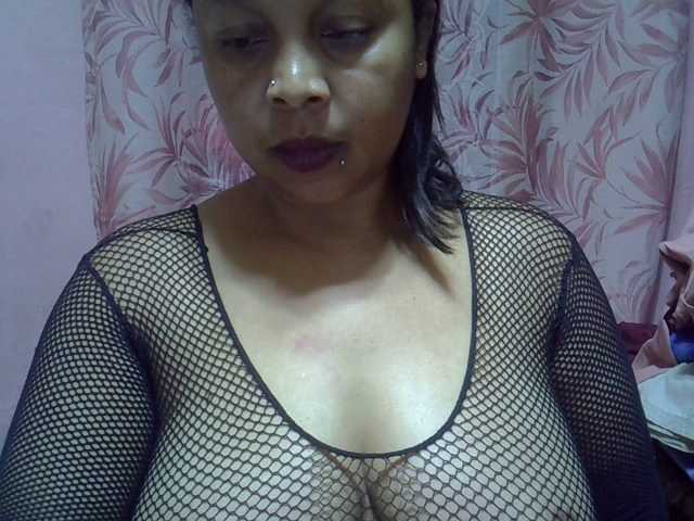 bigass-tits live cam on BongaCams