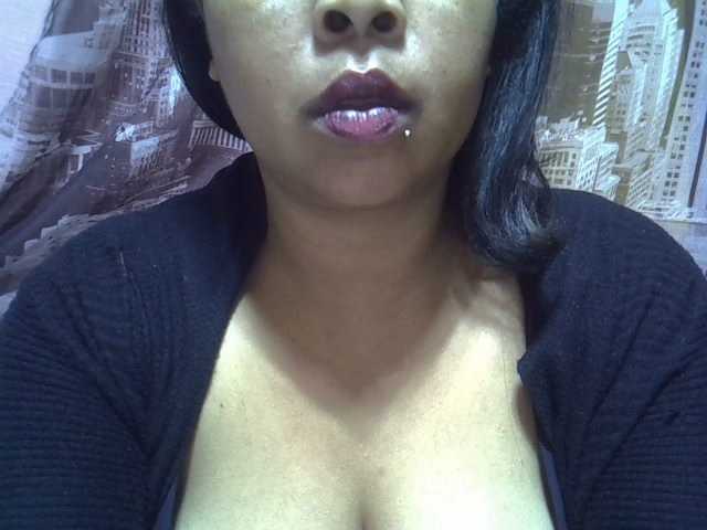 bigass-tits live cam on BongaCams