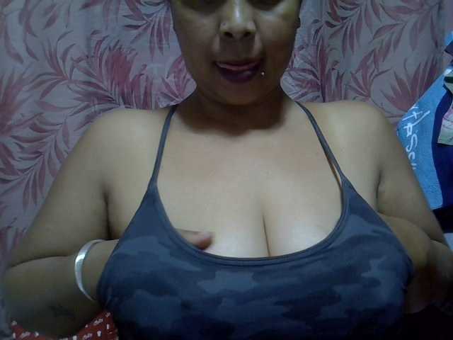 bigass-tits live cam on BongaCams