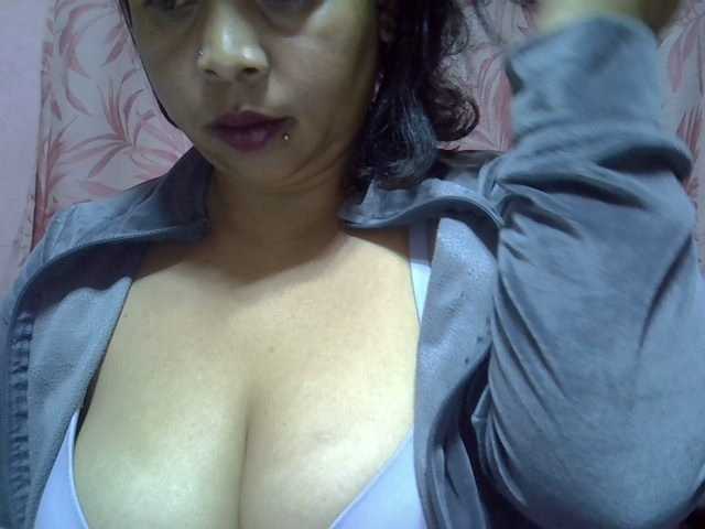 bigass-tits live cam on BongaCams