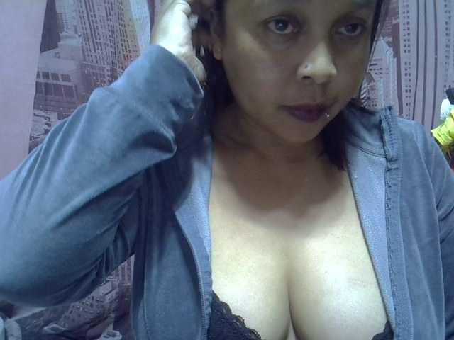 bigass-tits live cam preview