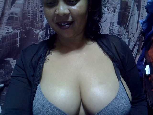 bigass-tits live webcam show