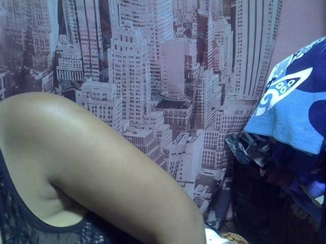 bigass-tits live cam on BongaCams