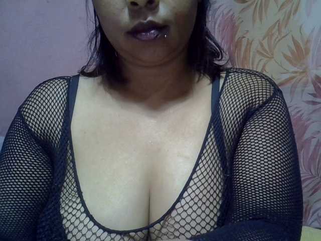 bigass-tits live cam on BongaCams