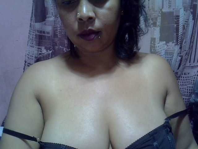 bigass-tits live cam on BongaCams