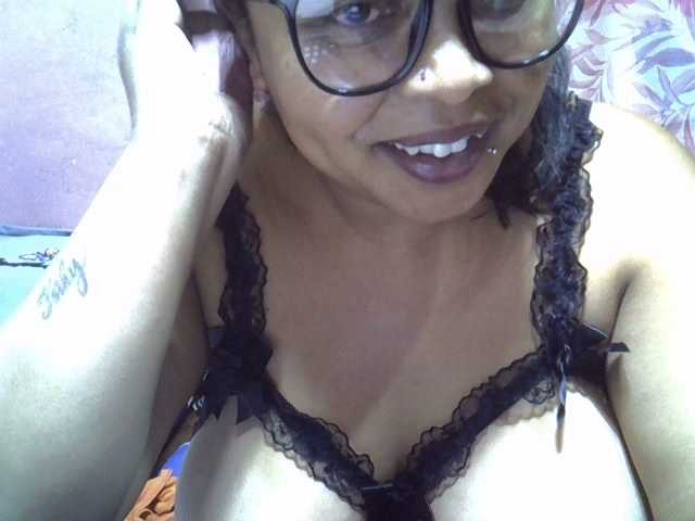 bigass-tits live cam on BongaCams