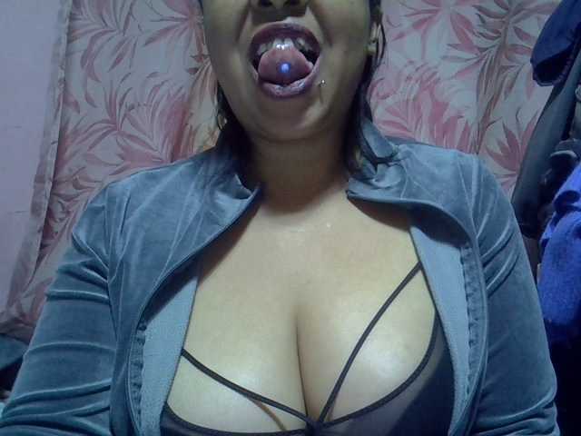 bigass-tits live cam on BongaCams