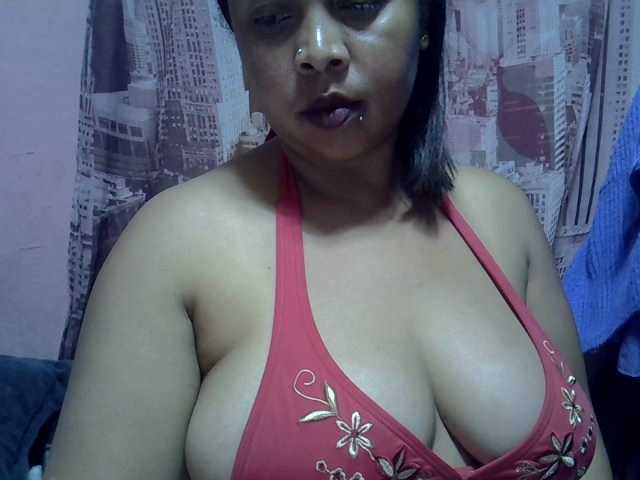 bigass-tits live cam on BongaCams