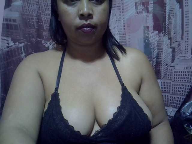 bigass-tits live cam on BongaCams