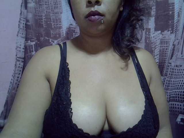 bigass-tits live cam on BongaCams