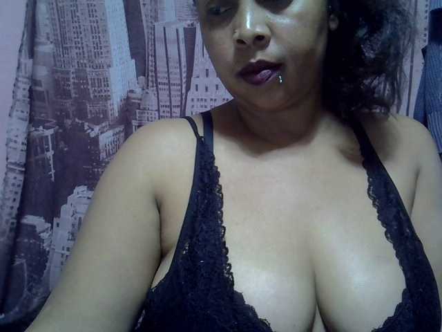 bigass-tits live cam on BongaCams
