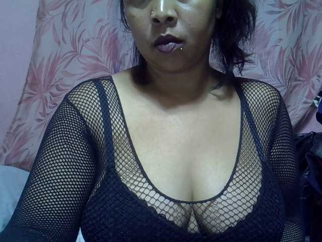 bigass-tits live cam on BongaCams