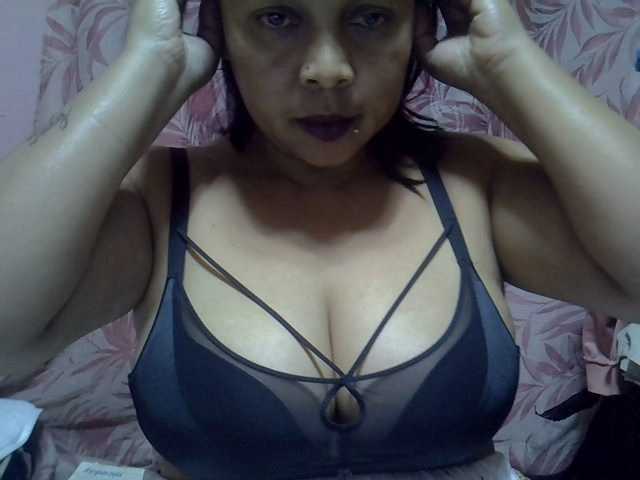 bigass-tits live cam on BongaCams