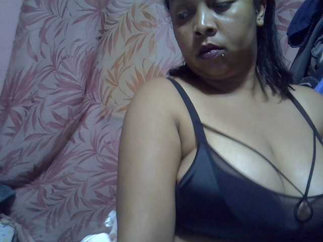 bigass-tits live cam on BongaCams
