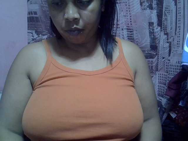 bigass-tits live cam on BongaCams