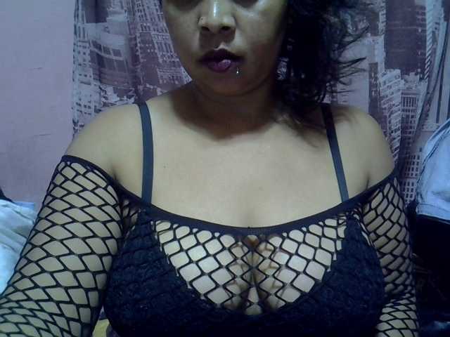bigass-tits live cam on BongaCams