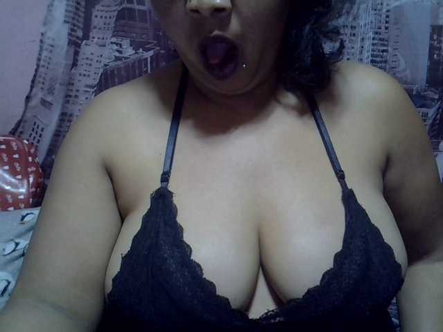 bigass-tits live cam on BongaCams