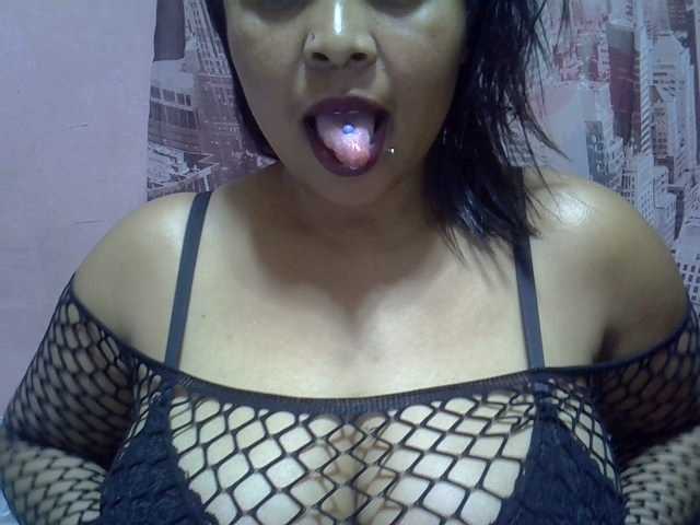 bigass-tits live cam on BongaCams