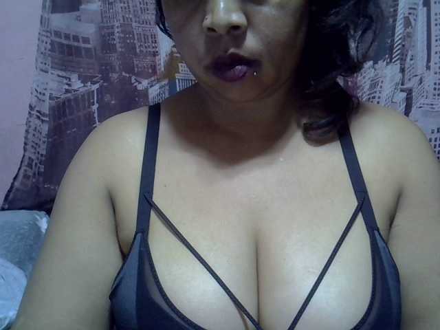 bigass-tits live cam on BongaCams