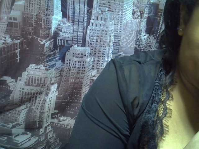 bigass-tits live cam on BongaCams