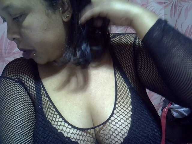 bigass-tits live cam on BongaCams