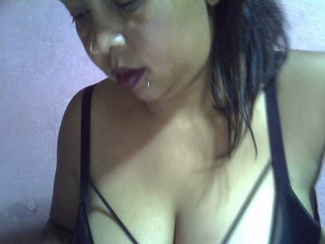 bigass-tits live cam on BongaCams