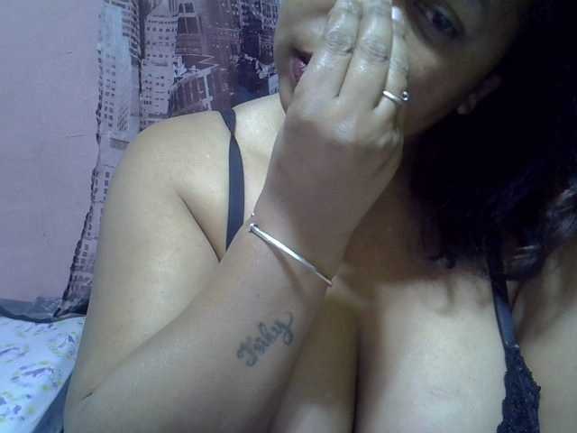 bigass-tits live cam on BongaCams