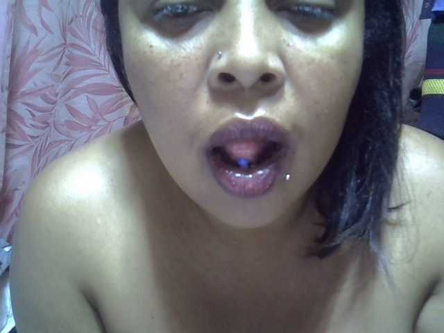 bigass-tits live cam on BongaCams