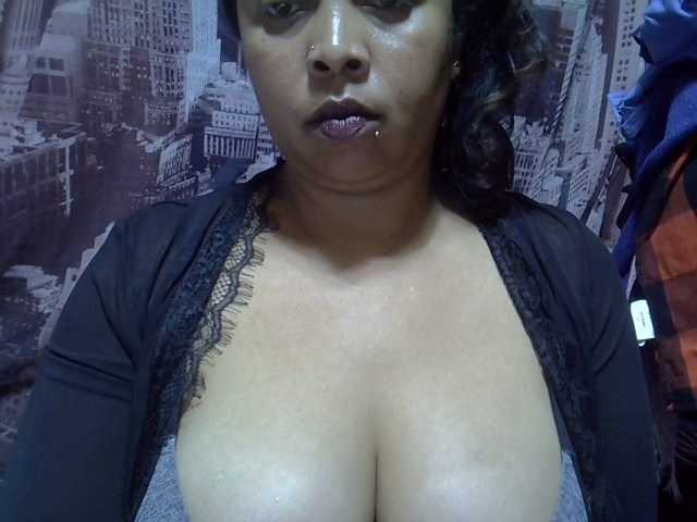 bigass-tits live webcam show