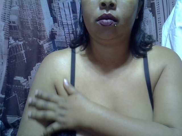 bigass-tits live cam on BongaCams