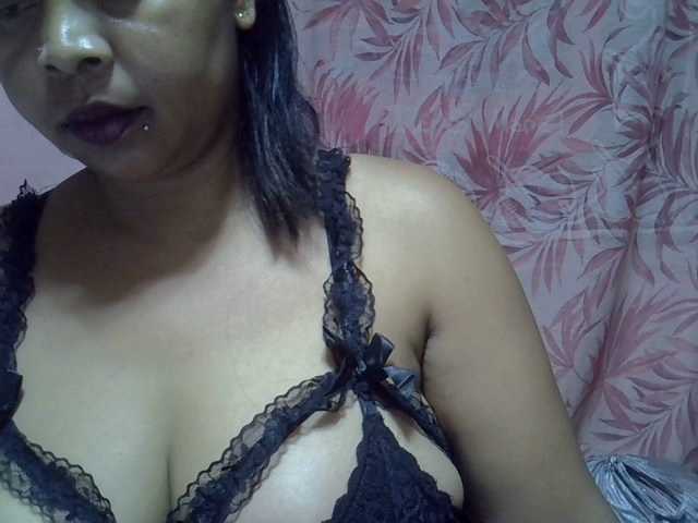 bigass-tits live cam on BongaCams
