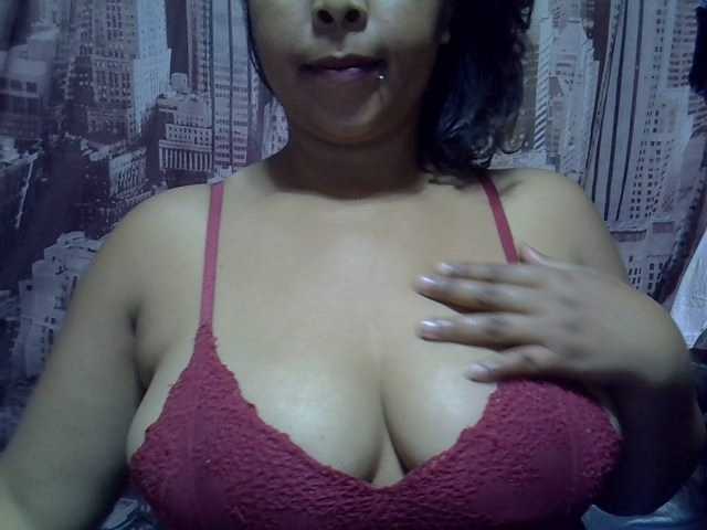 bigass-tits live cam on BongaCams