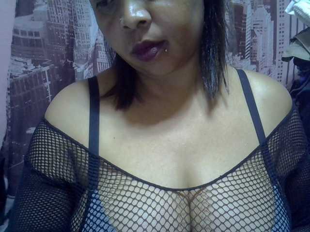 bigass-tits live cam on BongaCams