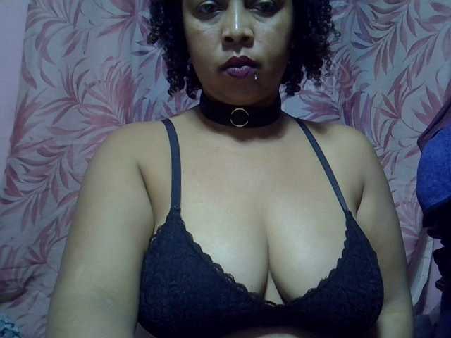 bigass-tits est une amatrice française aimant les jetons/tokens et vous faisant jouir pendant son show coquin sur BongaCams. Les principaux tags pour décrire bigass-tits sont : Ebony,Brunette,Hairy,