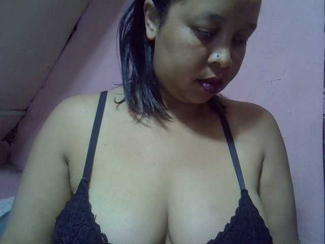 bigass-tits live cam on BongaCams