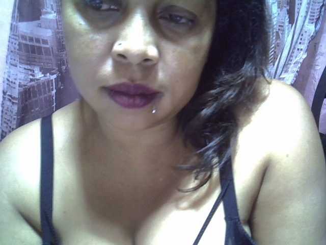 bigass-tits live cam on BongaCams