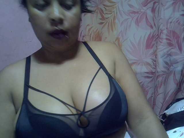 bigass-tits live cam on BongaCams