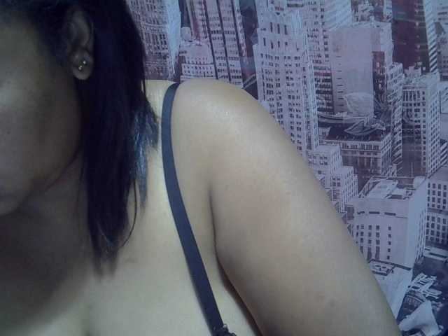 bigass-tits live cam on BongaCams