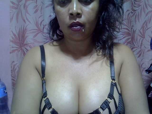 bigass-tits live cam on BongaCams