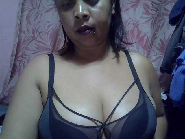 bigass-tits live cam on BongaCams