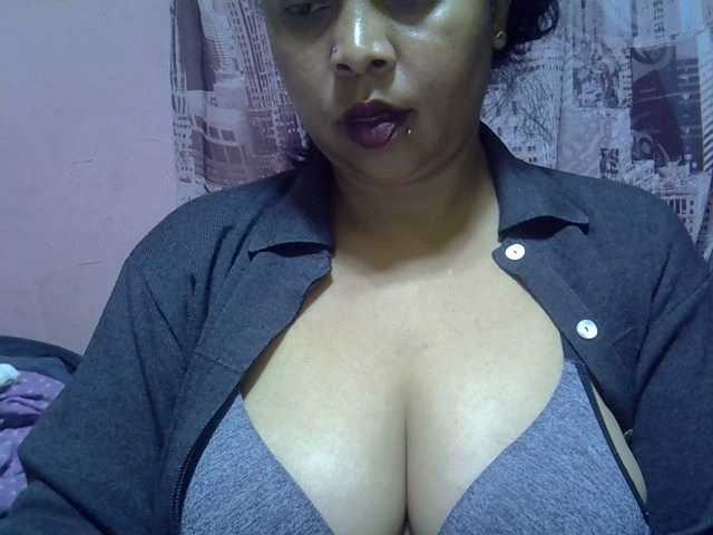 bigass-tits live webcam show