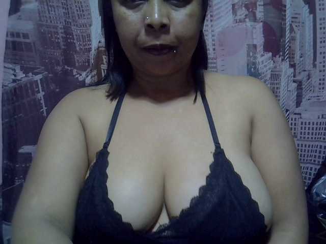 bigass-tits live cam preview