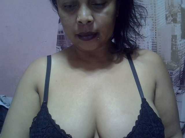bigass-tits live cam on BongaCams