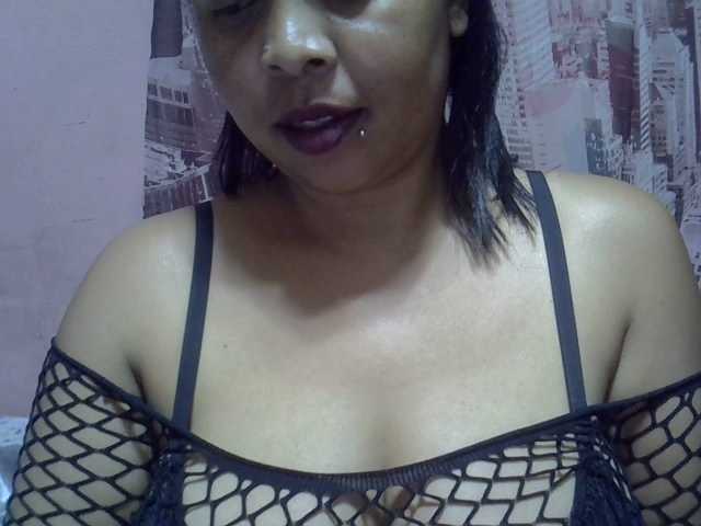 bigass-tits live cam on BongaCams