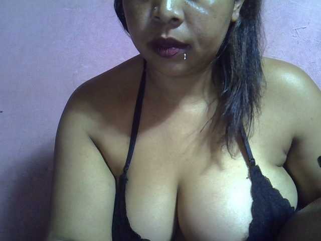 bigass-tits live cam on BongaCams
