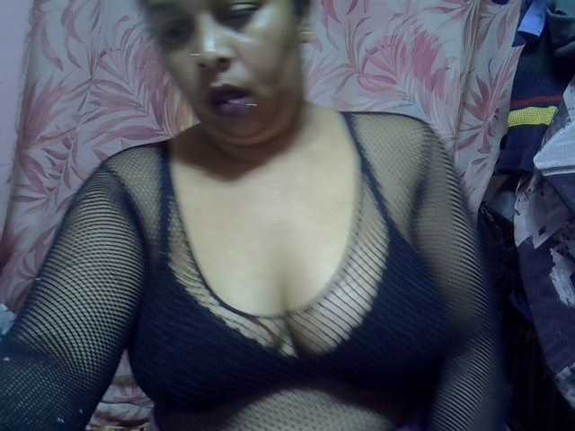 bigass-tits live cam on BongaCams