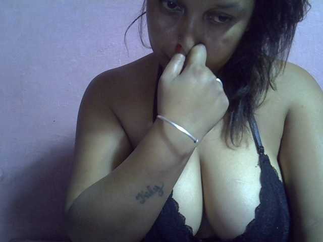 bigass-tits live cam on BongaCams