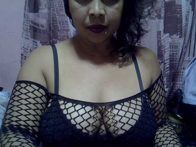bigass-tits live cam on BongaCams