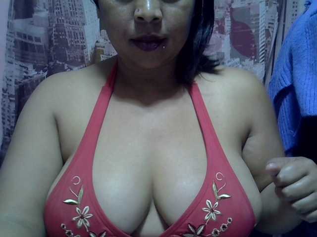 bigass-tits live cam on BongaCams